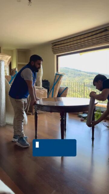 📦 Eşyalarınız Bize Emanet!
Avrupa Lojistik olarak, en değerli eşyalarınızı yeni evinize taşırken maksimum özen gösteriyoruz. Yemek masası gibi hassas ve büyük mobilyalarınızı, özel paketleme tekniklerimizle darbelere karşı tam koruma altına alıyoruz. Profesyonel ekibimizle hızlı, güvenilir ve hasarsız taşımacılığın keyfini çıkarın! 🏠✨Neden Avrupa Lojistik?
Uzman Kadro: Alanında deneyimli taşıma personeli.Özel Paketleme: Mobilyalarınıza özel ambalaj ve koruma yöntemleri.
Güvenli Nakliye: Eşyalarınızın yolculuğu boyunca güvenliği bizim önceliğimiz.
Müşteri Memnuniyeti: Her aşamada yanınızdayız.Siz sadece yeni evinizin hayalini kurun, taşınma işini bize bırakın! 🚚💨#avrupalojistik #evdeneverasima #profesyoneltasima #mobilyapaketleme #guvenlinakliyat