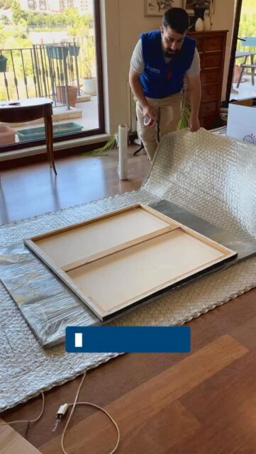 📦 Değerli sanat eserleriniz bize emanet! 🎨Evinizi taşırken sadece mobilyalarınızı değil, anılarınızı ve en sevdiğiniz tablolarınızı da taşıyoruz. Uzman ekibimiz, her bir sanat eserini darbelere ve çizilmelere karşı maksimum koruma sağlayan özel balonlu ambalajlar ve mukavemetli kartonlarla sıfır hata ile paketliyor.Siz sadece yeni evinizin keyfini çıkarın, gerisini profesyonellere bırakın! 💪✨📞 Detaylı bilgi ve randevu için: 444 00 71
🌐 avrupalojistik.com.tr#AvrupaLojistik #EvdenEveNakliyat #TabloPaketleme #EşyaTaşıma #ProfesyonelNakliyat